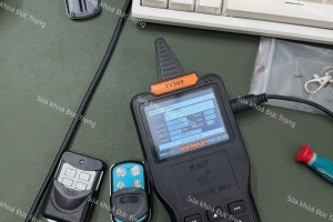 Bảng giá remote cửa cuốn mới nhất tại Sửa Khoá Đức Trọng